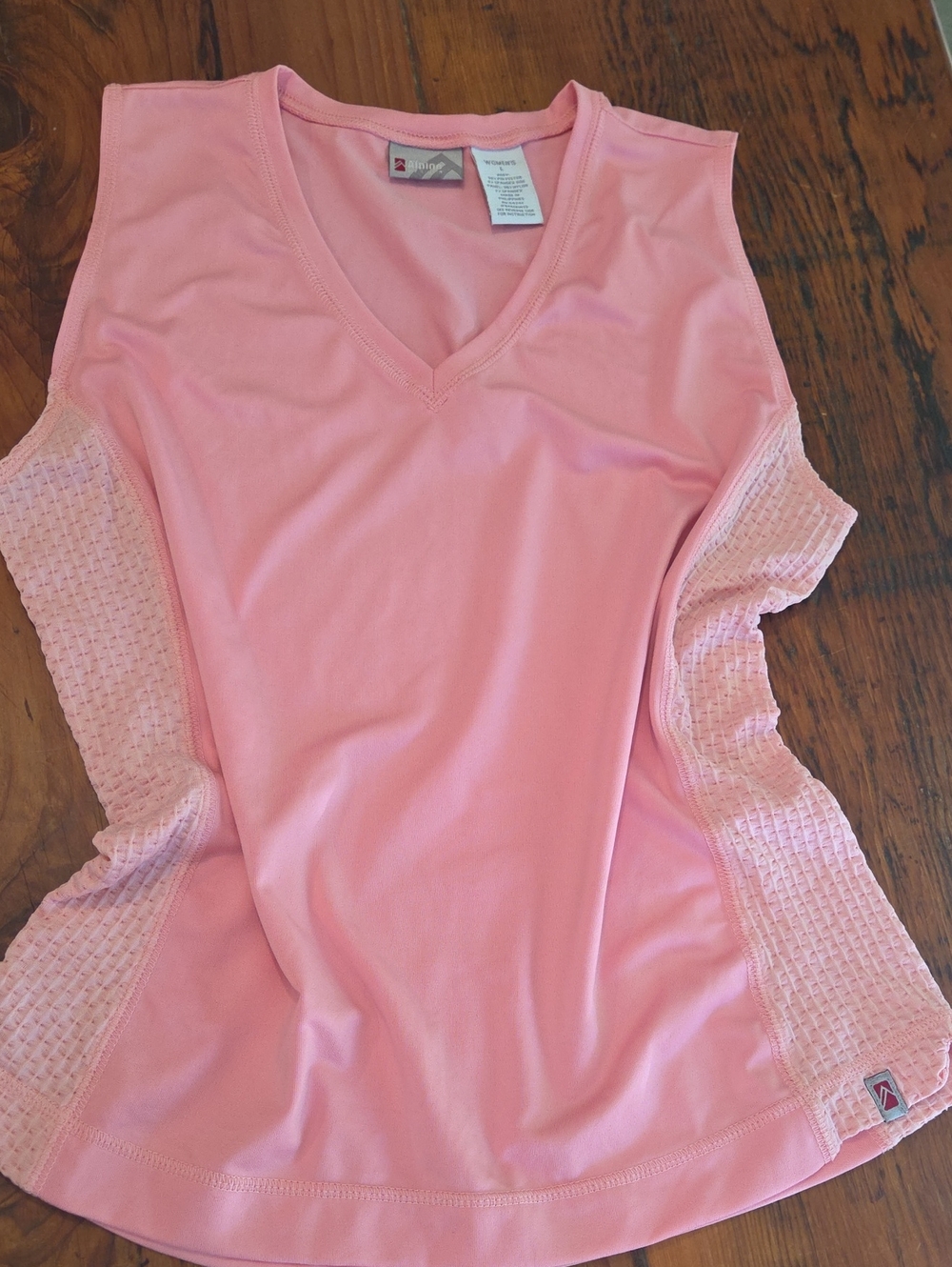 Peach Apricot Color Women's L Athletic Top Alpine Designs, Fattering Waistline
